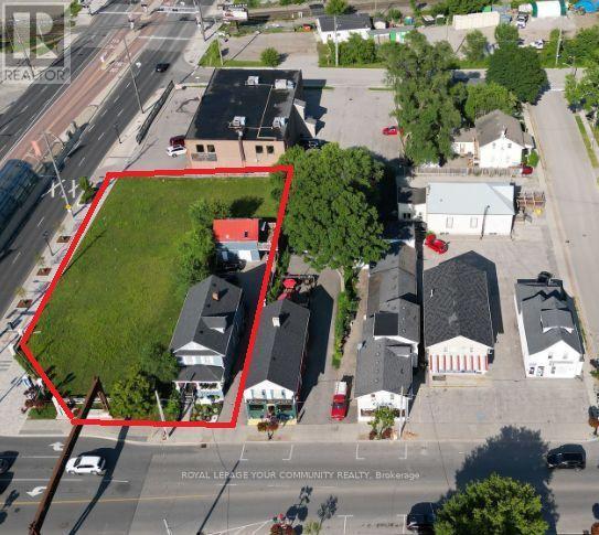 11 Main St (432/438 Davis) E, Newmarket, ON