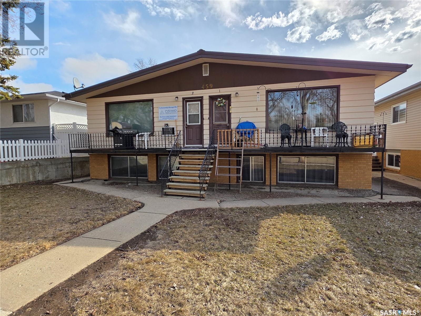 459 6Th Avenue Nw, Swift Current, SK - Outdoor With Deck Patio Veranda