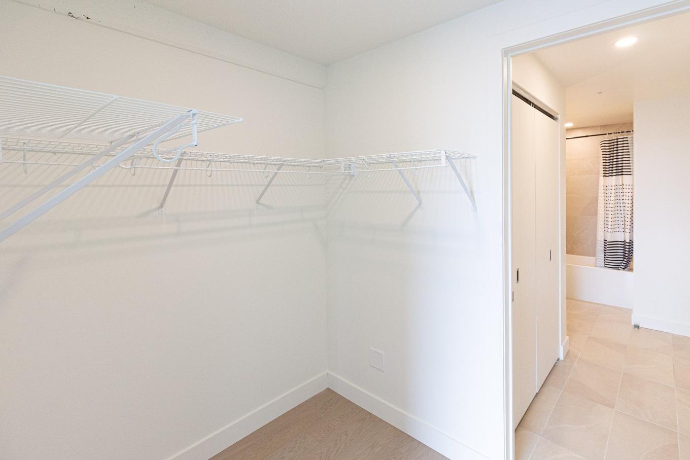 Walk-in closet - 709-200 Boul. Marcel-Laurin, Montréal (Saint-Laurent), QC - Indoor With Storage