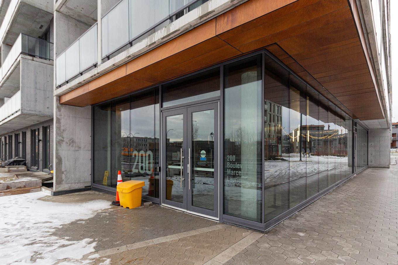 Exterior entrance - 709-200 Boul. Marcel-Laurin, Montréal (Saint-Laurent), QC - Outdoor With Exterior
