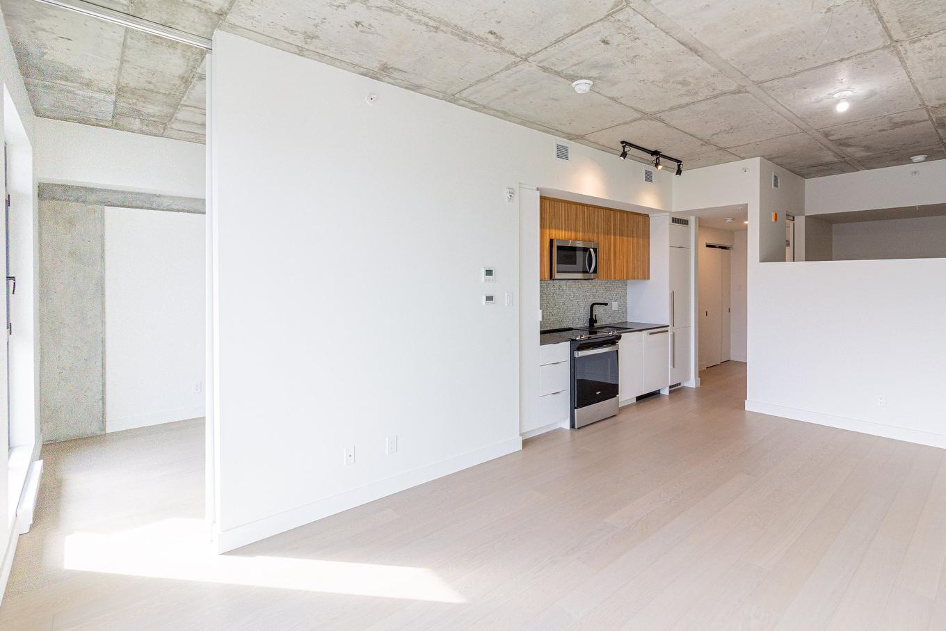 Living room - 709-200 Boul. Marcel-Laurin, Montréal (Saint-Laurent), QC - Indoor Photo Showing Kitchen