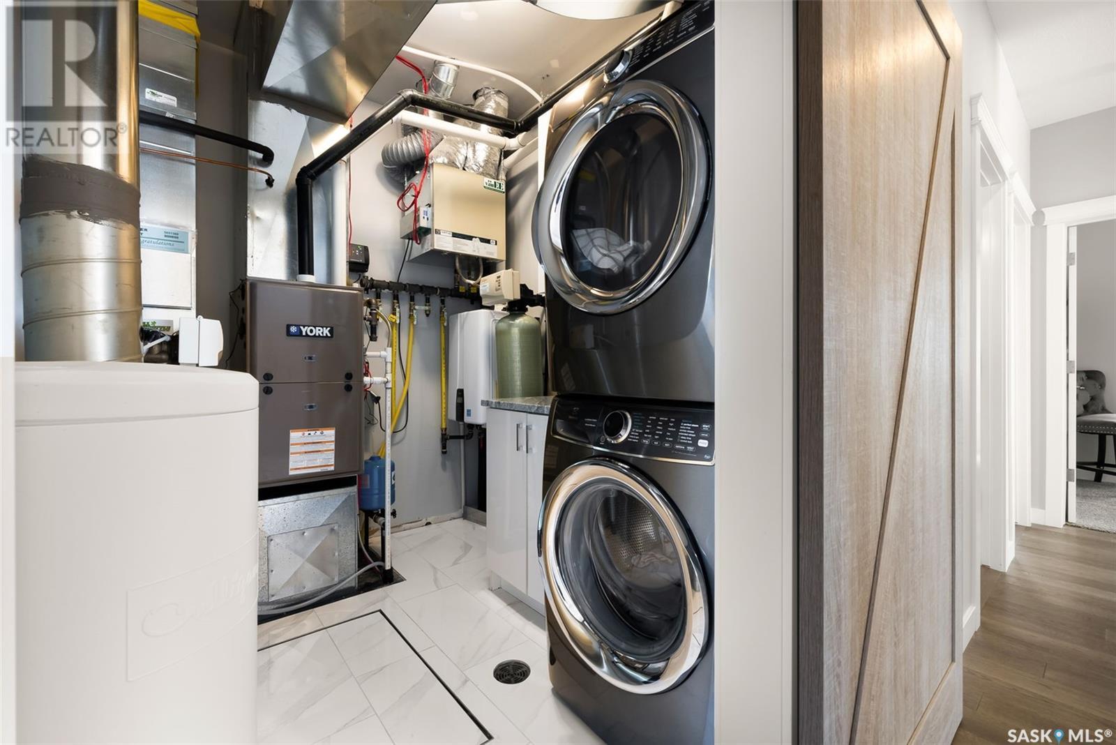 802 Groomes Vista Road, North Qu'Appelle Rm No. 187, SK - Indoor Photo Showing Laundry Room