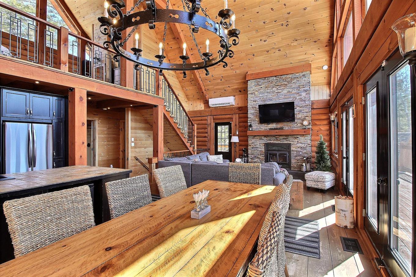 Salle à manger - 25 Ch. Cordélia-Hamelin, Nominingue, QC - Indoor With Fireplace