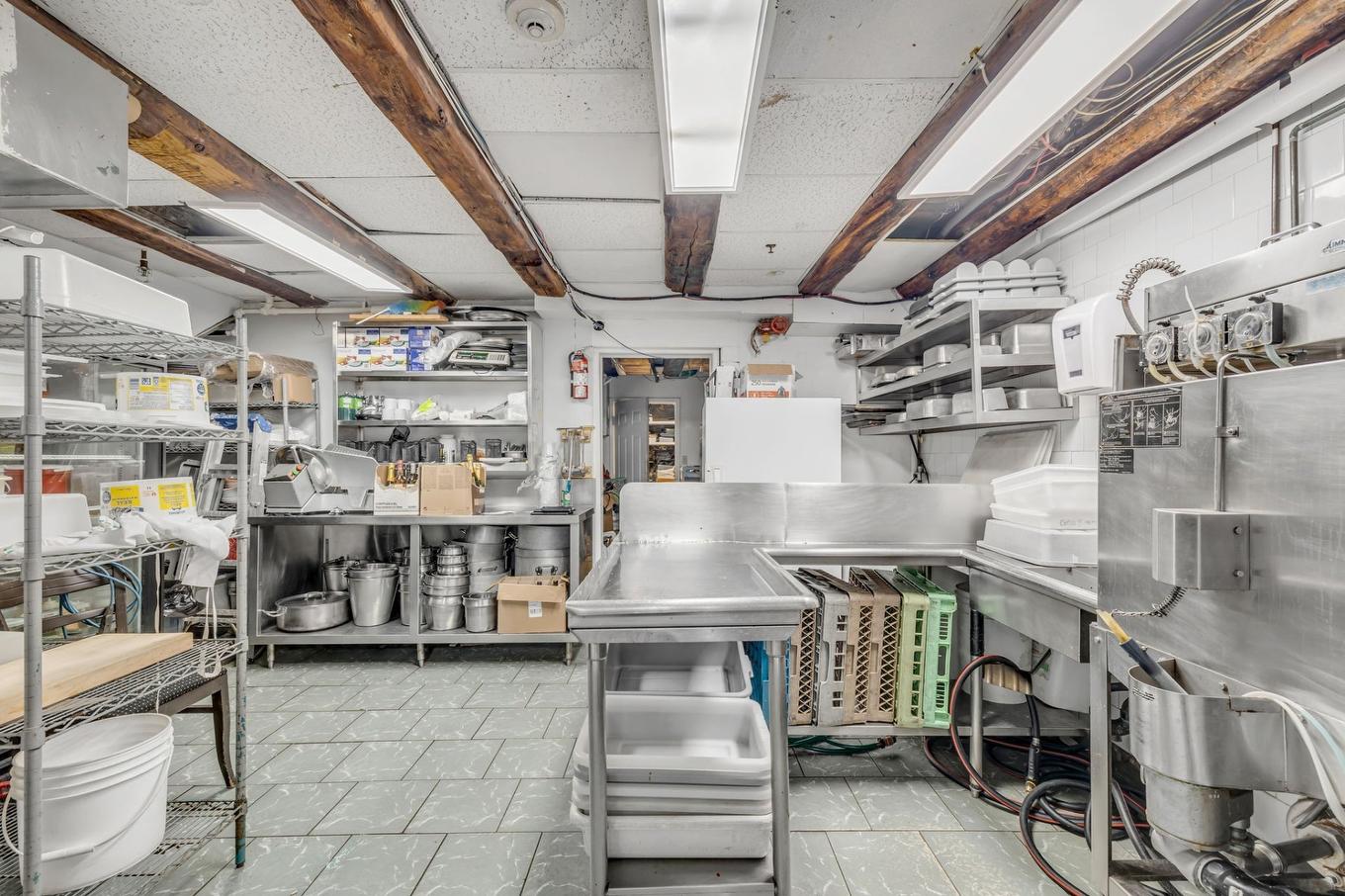 Kitchen - 595 Grande Allée E., Québec (La Cité-Limoilou), QC