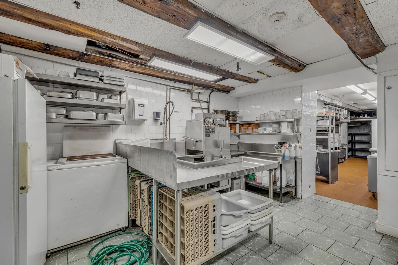 Kitchen - 595 Grande Allée E., Québec (La Cité-Limoilou), QC