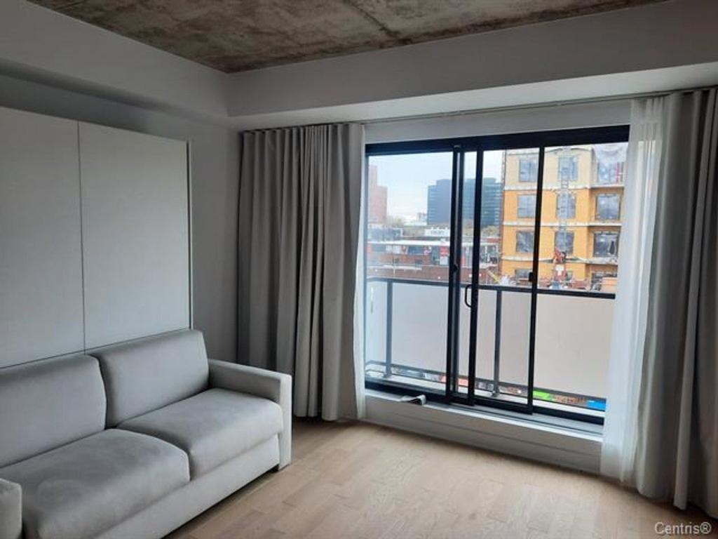 Balcon - 409-2660 Rue Ontario E., Montréal (Ville-Marie), QC - Indoor