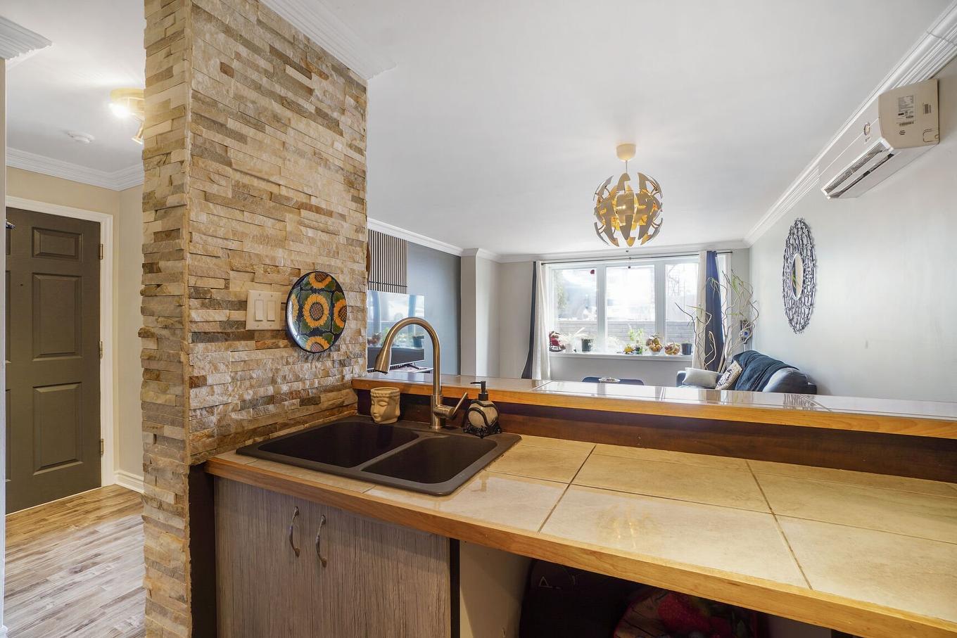 Cuisine - 1-2995 Av. Émile-Journault, Montréal (Villeray/Saint-Michel/Parc-Extension), QC - Indoor Photo Showing Kitchen With Double Sink