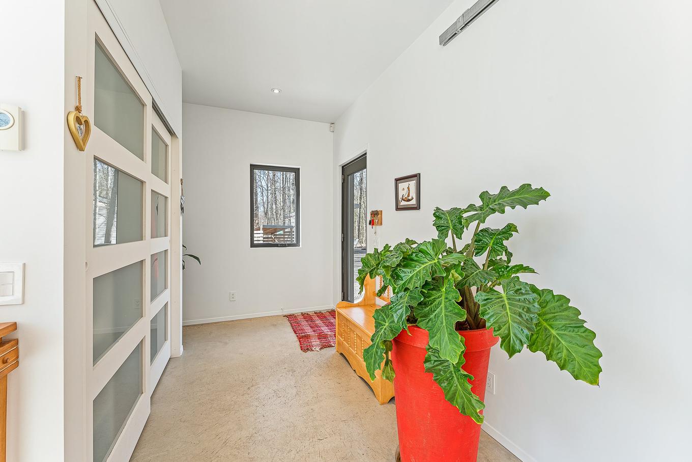 Hall d'entrée - 60 Rue Hayes, Bromont, QC - Indoor Photo Showing Other Room