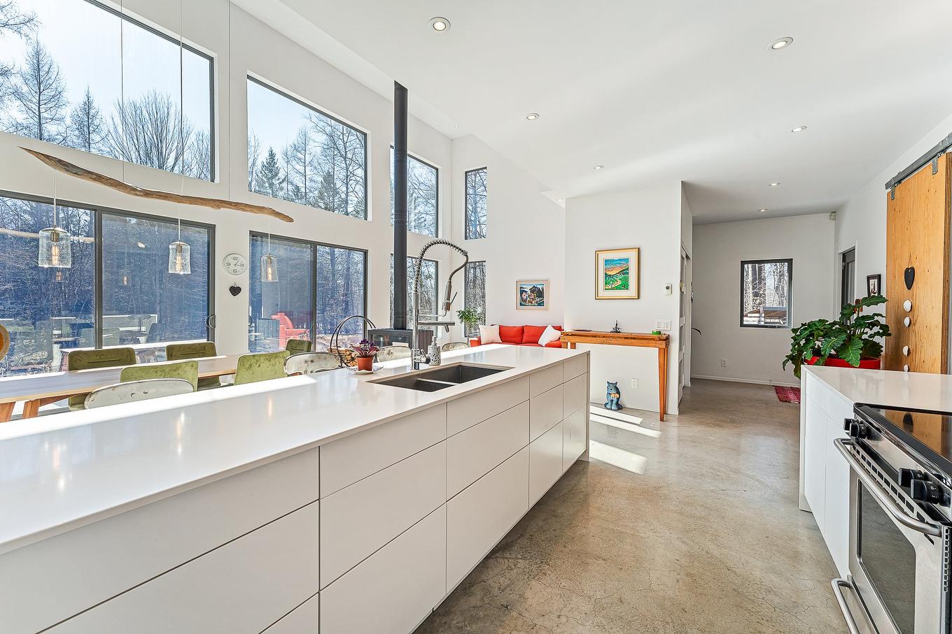 Cuisine - 60 Rue Hayes, Bromont, QC - Indoor Photo Showing Kitchen With Double Sink