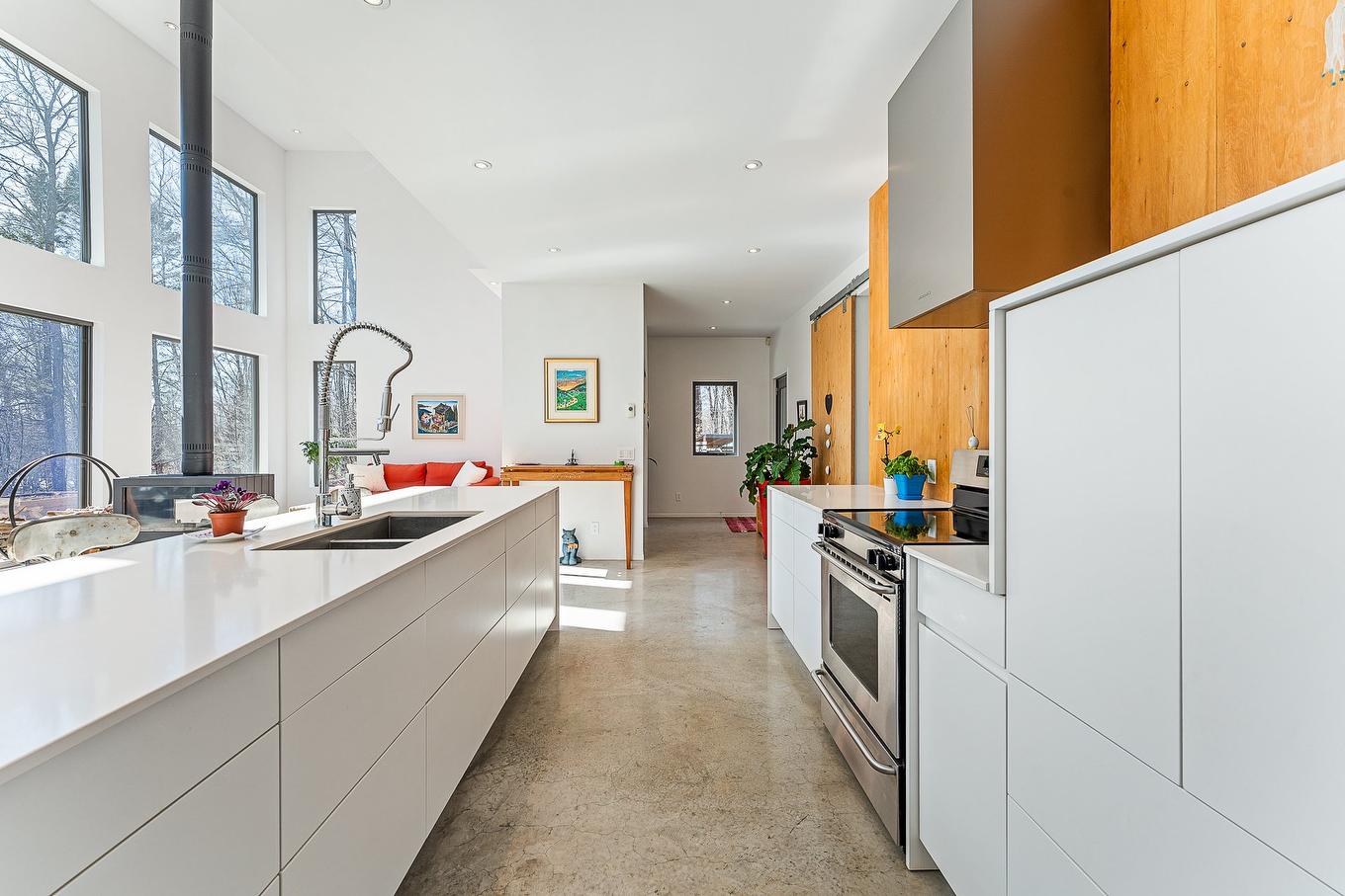 Cuisine - 60 Rue Hayes, Bromont, QC - Indoor Photo Showing Kitchen With Double Sink With Upgraded Kitchen