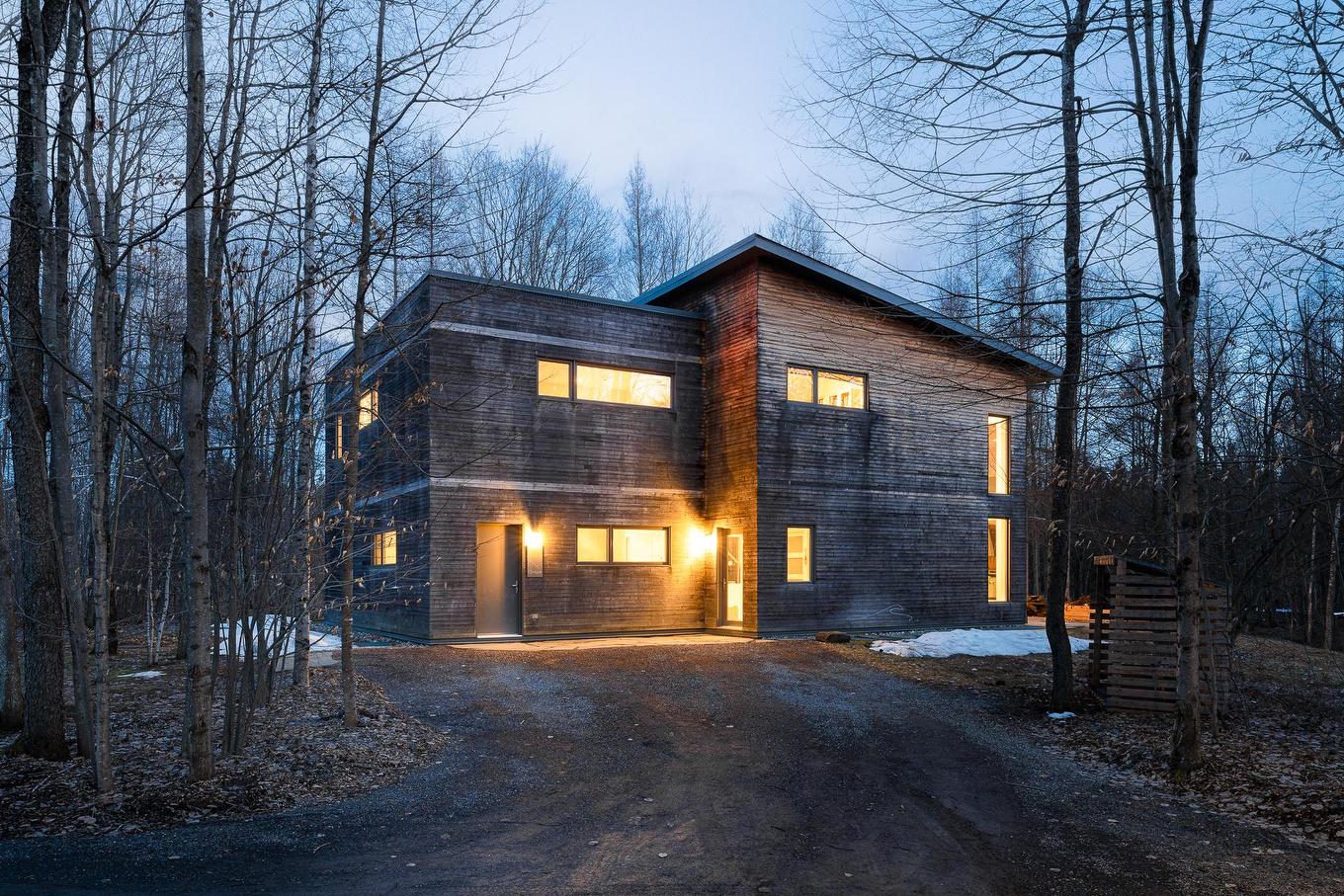 Façade - 60 Rue Hayes, Bromont, QC - Outdoor