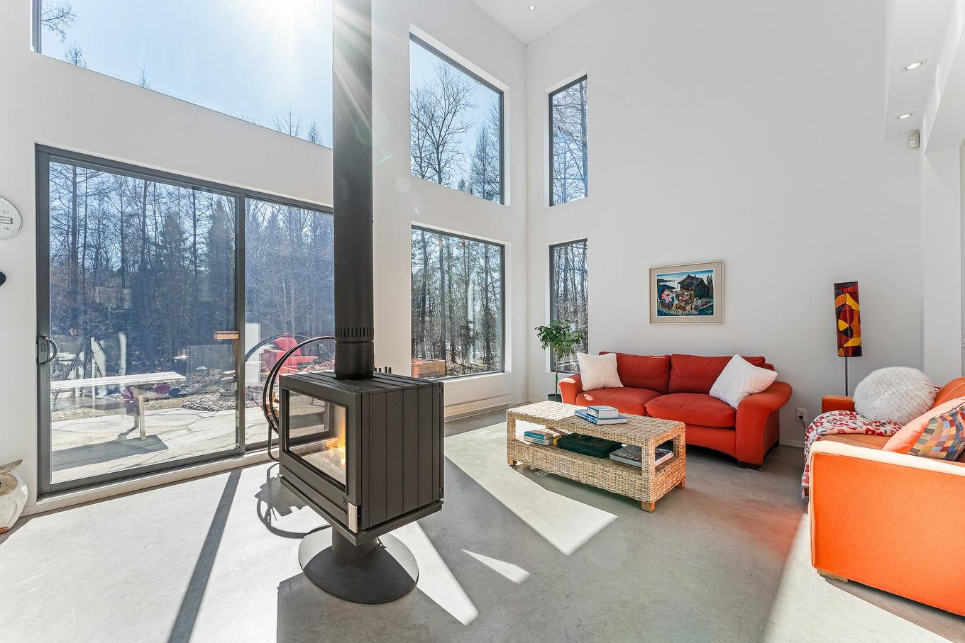 Salon - 60 Rue Hayes, Bromont, QC - Indoor