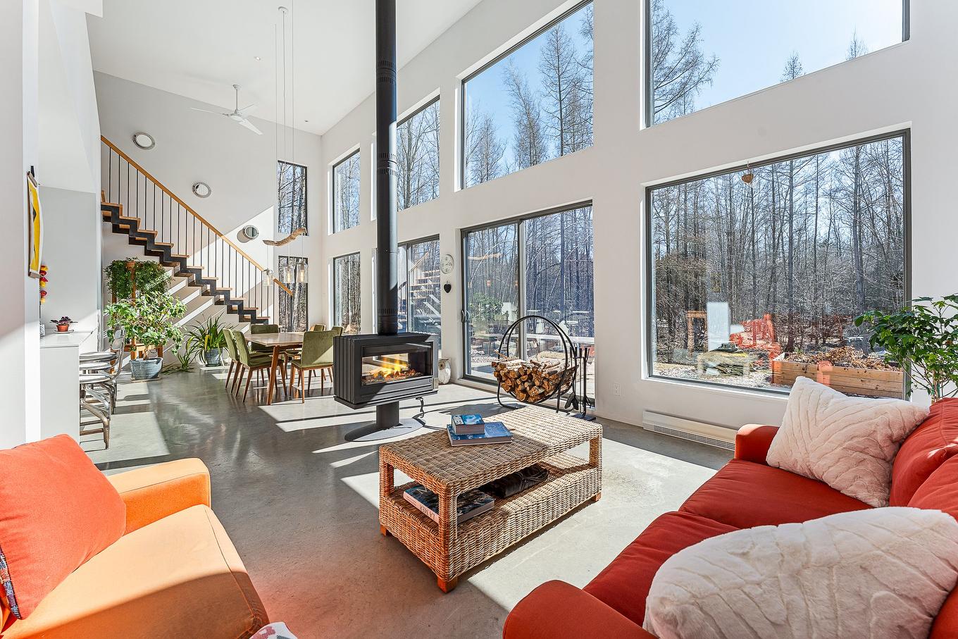 Salon - 60 Rue Hayes, Bromont, QC - Indoor Photo Showing Other Room