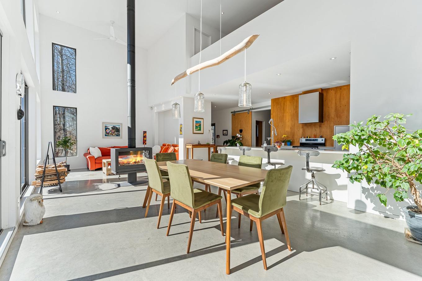 Salle à manger - 60 Rue Hayes, Bromont, QC - Indoor Photo Showing Dining Room