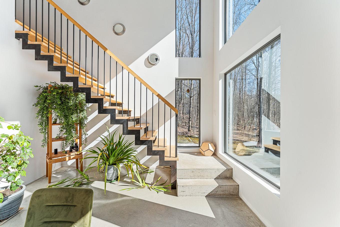 Escalier - 60 Rue Hayes, Bromont, QC - Indoor Photo Showing Other Room