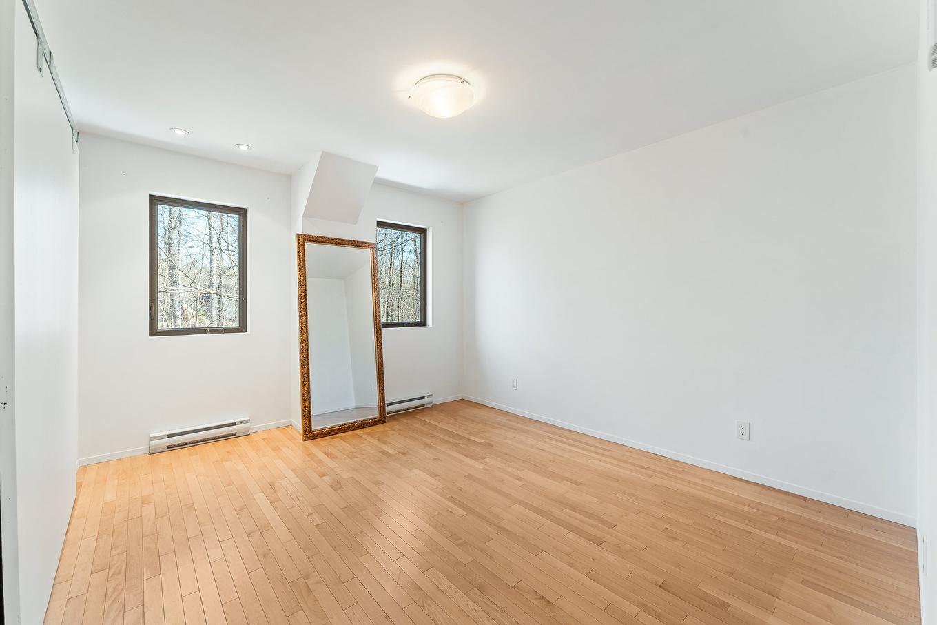 Chambre à coucher - 60 Rue Hayes, Bromont, QC - Indoor Photo Showing Other Room