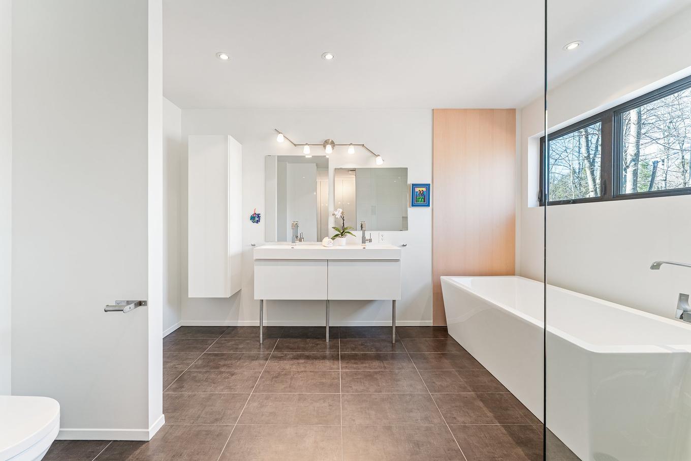 Salle de bains - 60 Rue Hayes, Bromont, QC - Indoor Photo Showing Bathroom
