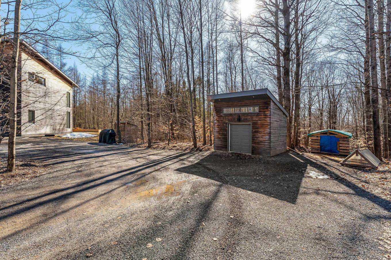 Remise - 60 Rue Hayes, Bromont, QC - Outdoor