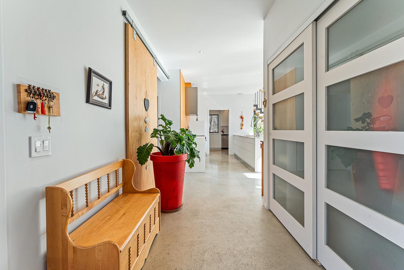 Hall d'entrée - 60 Rue Hayes, Bromont, QC - Indoor Photo Showing Other Room