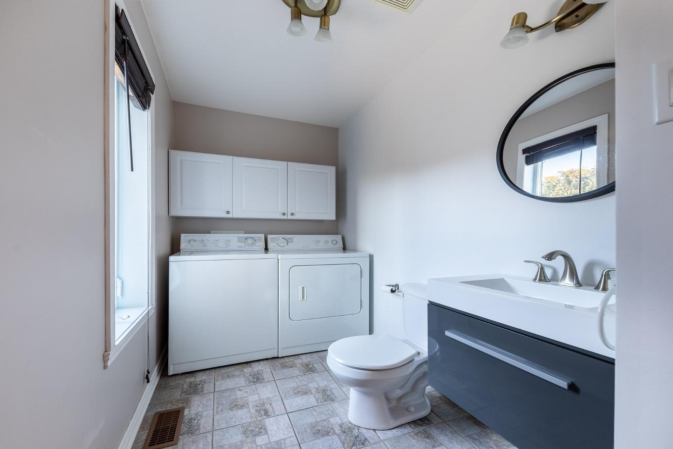 Laundry room - 66 Rue De L'Impératrice, Saint-Jean-Sur-Richelieu, QC - Indoor Photo Showing Laundry Room