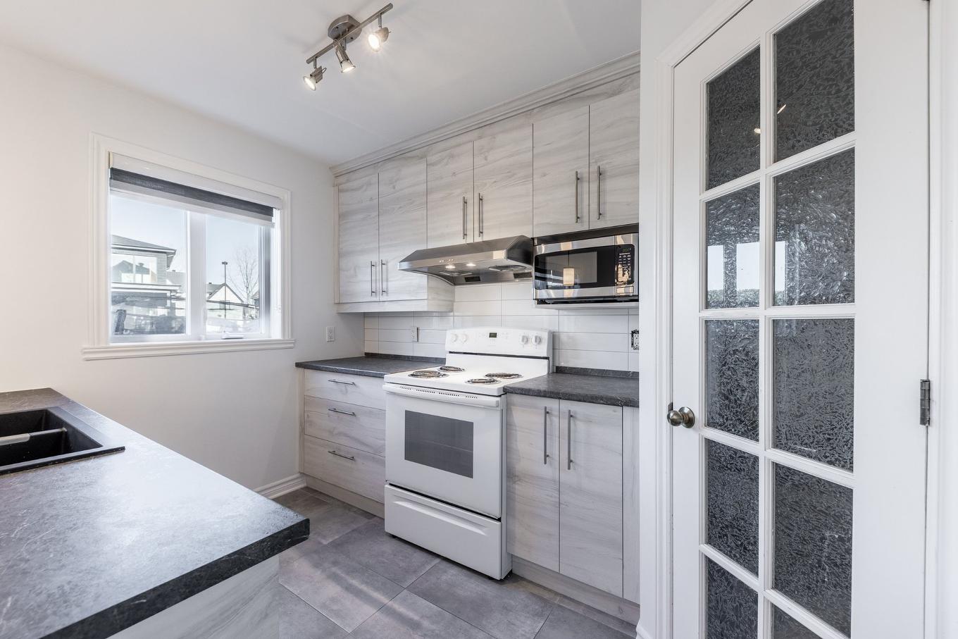 Kitchen - 66 Rue De L'Impératrice, Saint-Jean-Sur-Richelieu, QC - Indoor Photo Showing Kitchen