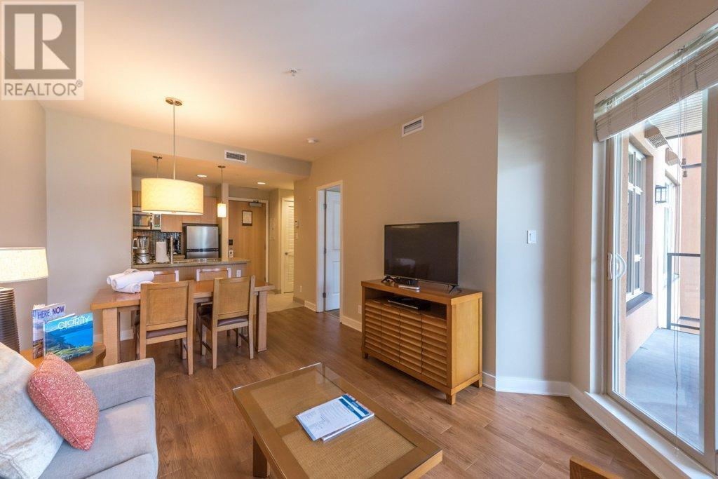 15 Park Place Unit# 325, Osoyoos, BC - Indoor Photo Showing Living Room