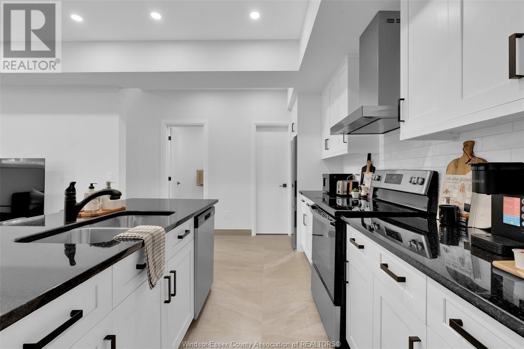 1867 Northway Avenue Unit# A & B, Windsor, ON - Indoor Photo Showing Kitchen