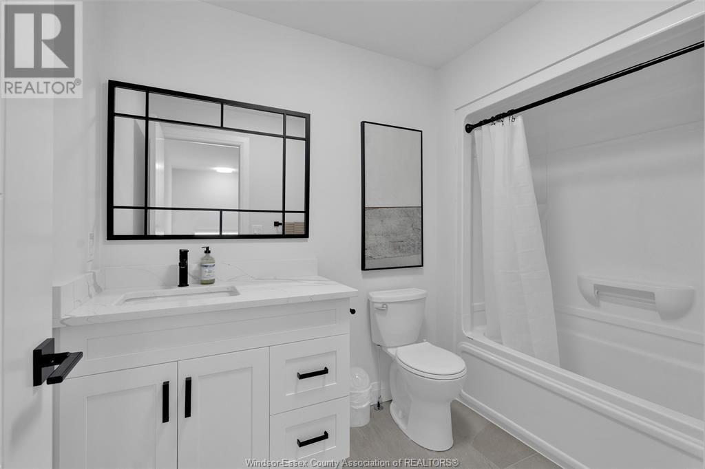 1867 Northway Avenue Unit# A & B, Windsor, ON - Indoor Photo Showing Bathroom