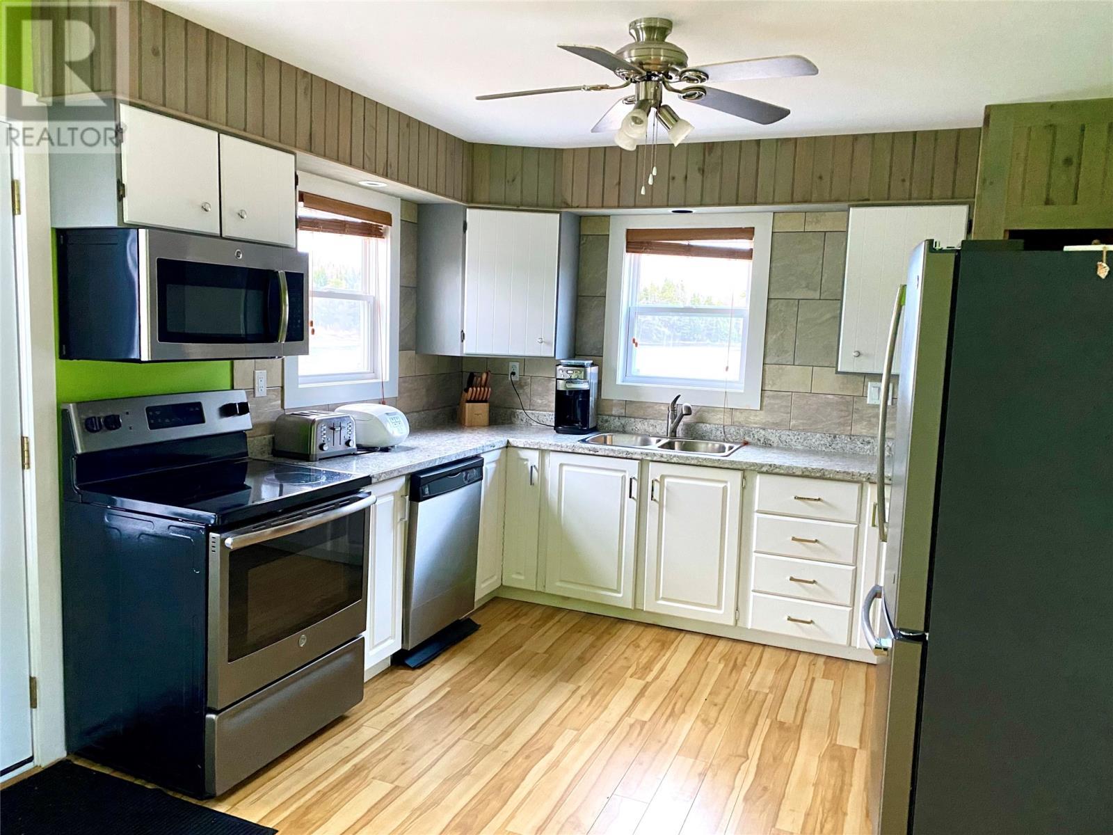 291 Snook'S Harbour Road, Random Island, NL - Indoor Photo Showing Kitchen With Double Sink