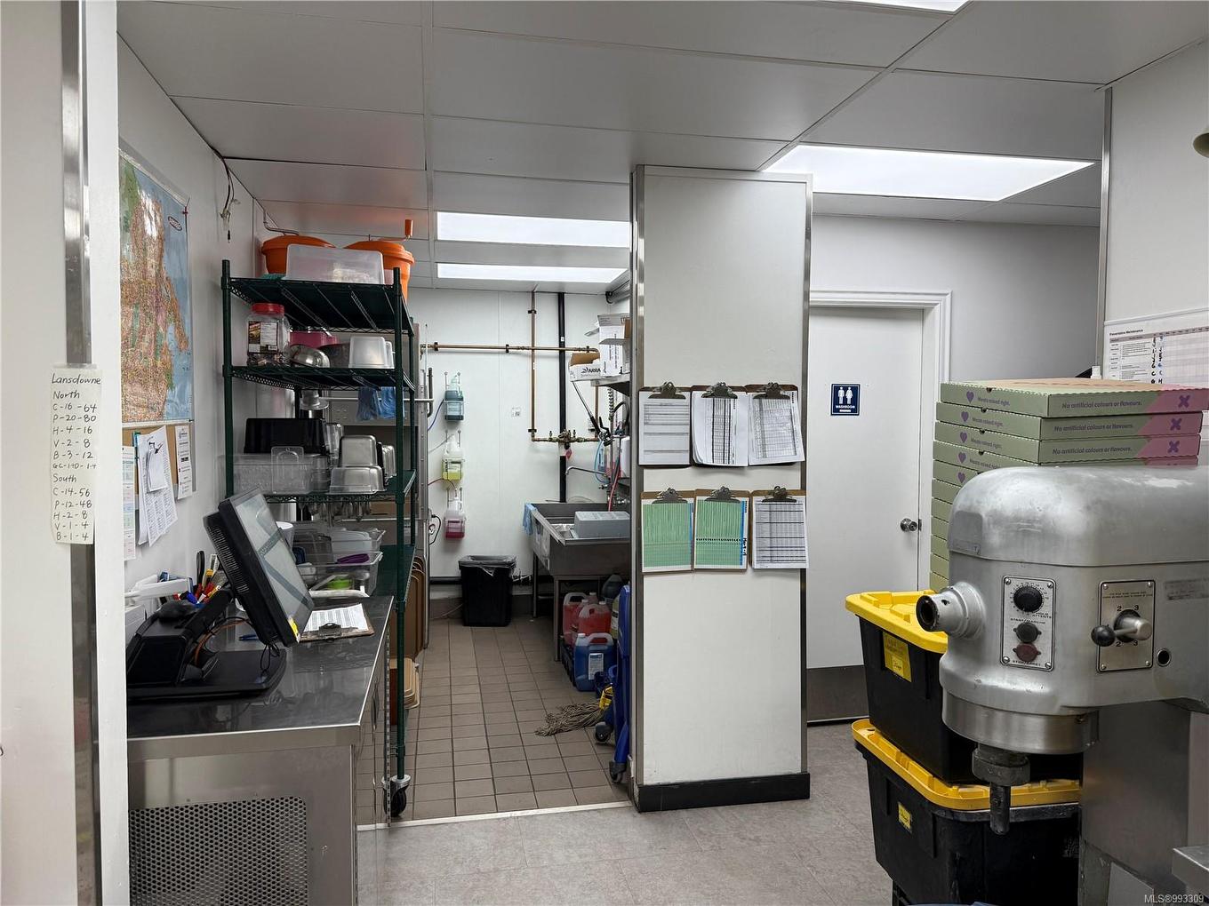 5-3690 Shelbourne St, Saanich, BC