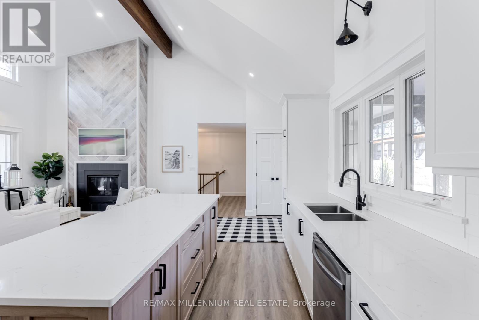 24 Rory Drive, Selwyn, ON - Indoor Photo Showing Kitchen With Double Sink With Upgraded Kitchen