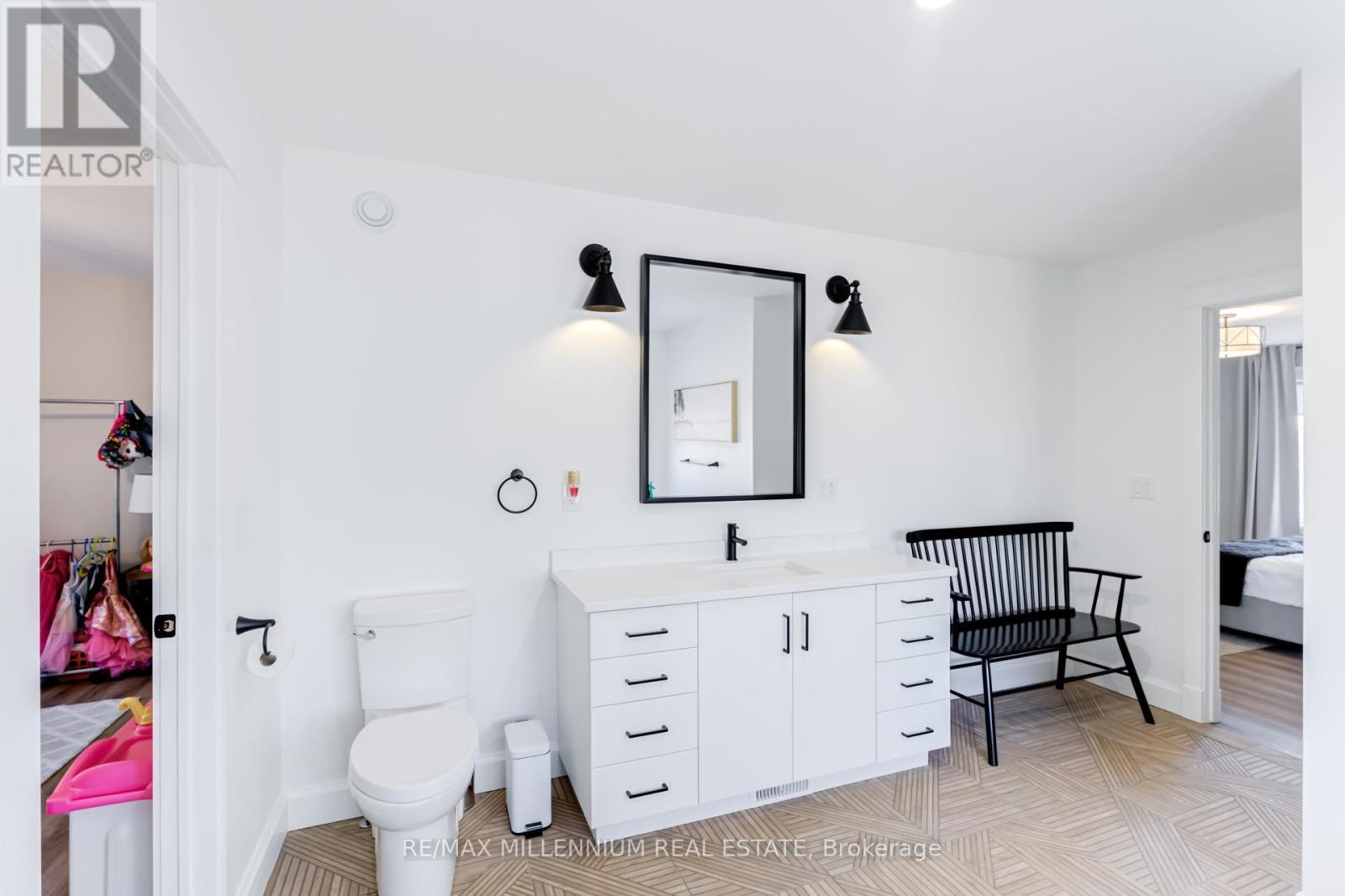 4 pcs ensuite - 24 Rory Drive, Selwyn, ON - Indoor