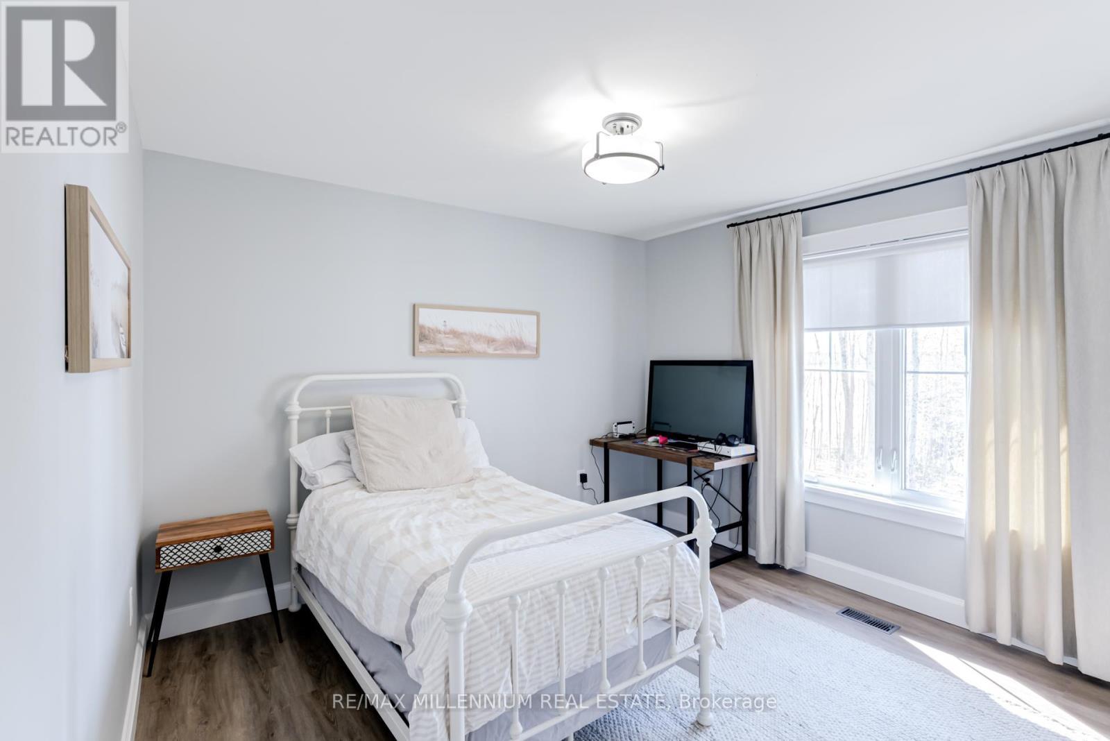 bed 3 - 24 Rory Drive, Selwyn, ON - Indoor Photo Showing Bedroom