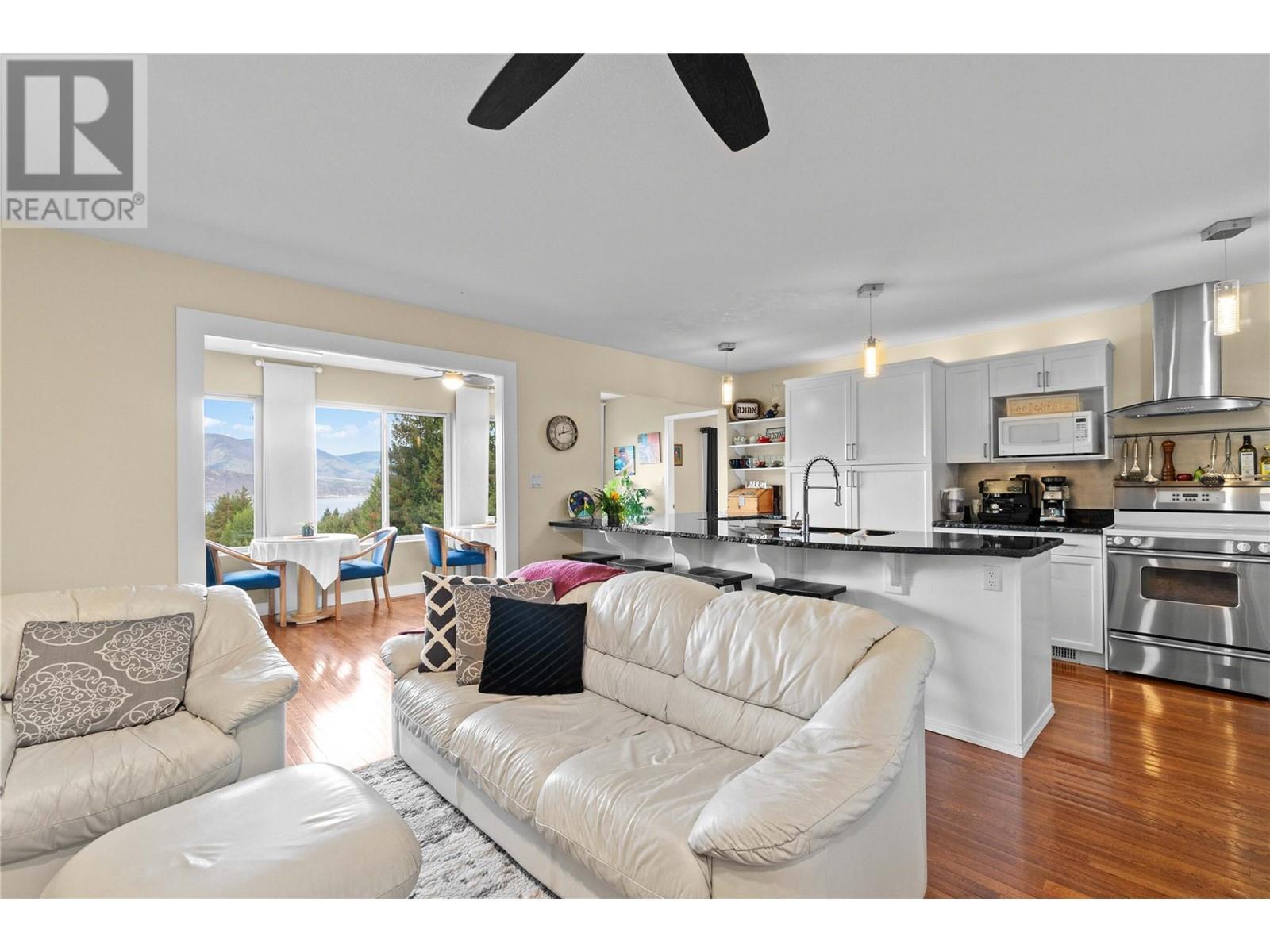 2847 Walsh Road, Sorrento, BC - Indoor