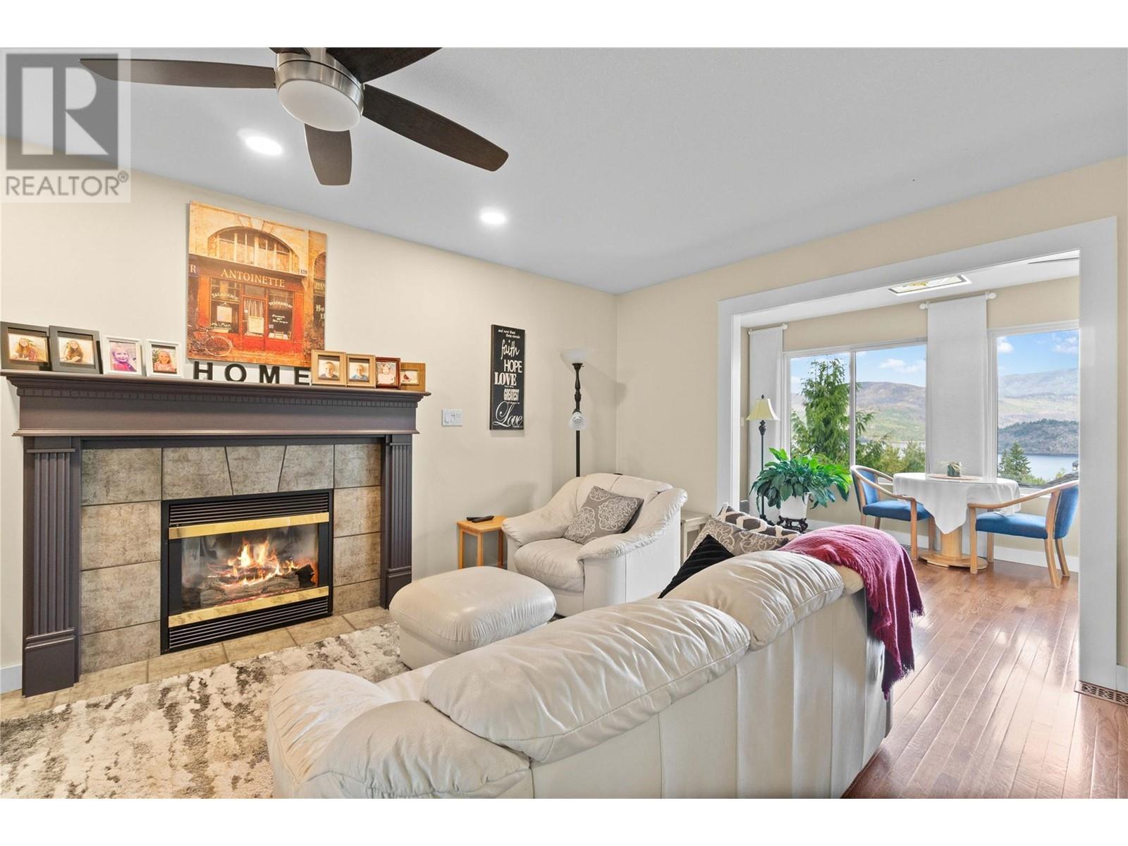 2847 Walsh Road, Sorrento, BC - Indoor Photo Showing Living Room With Fireplace