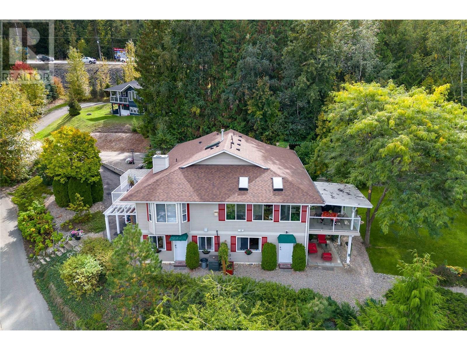2847 Walsh Road, Sorrento, BC - Outdoor