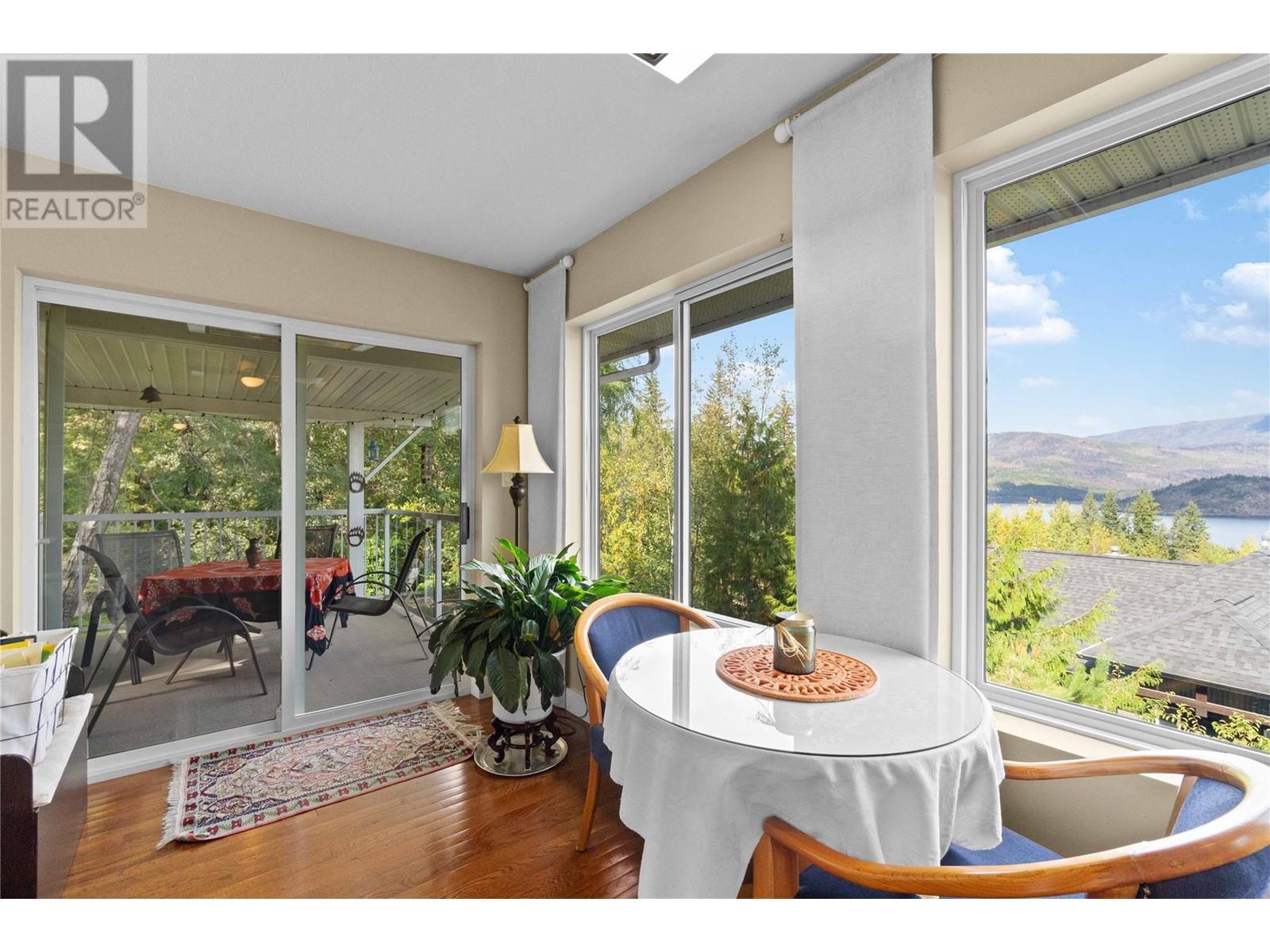 2847 Walsh Road, Sorrento, BC - Indoor Photo Showing Dining Room