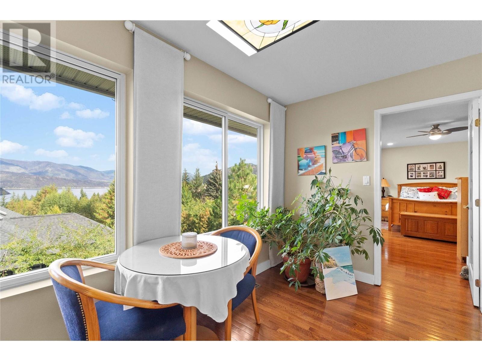 2847 Walsh Road, Sorrento, BC - Indoor Photo Showing Dining Room