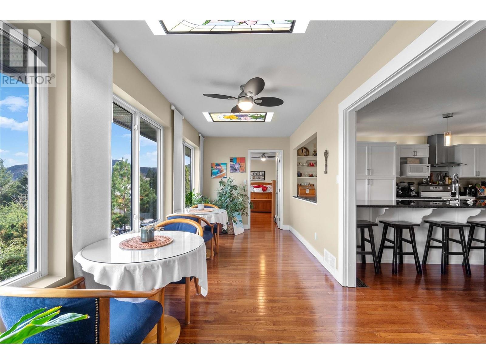 2847 Walsh Road, Sorrento, BC - Indoor Photo Showing Dining Room