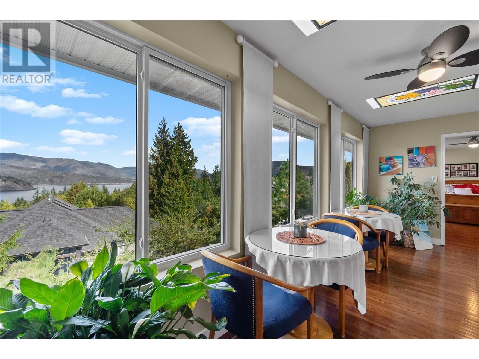 2847 Walsh Road, Sorrento, BC - Indoor Photo Showing Dining Room
