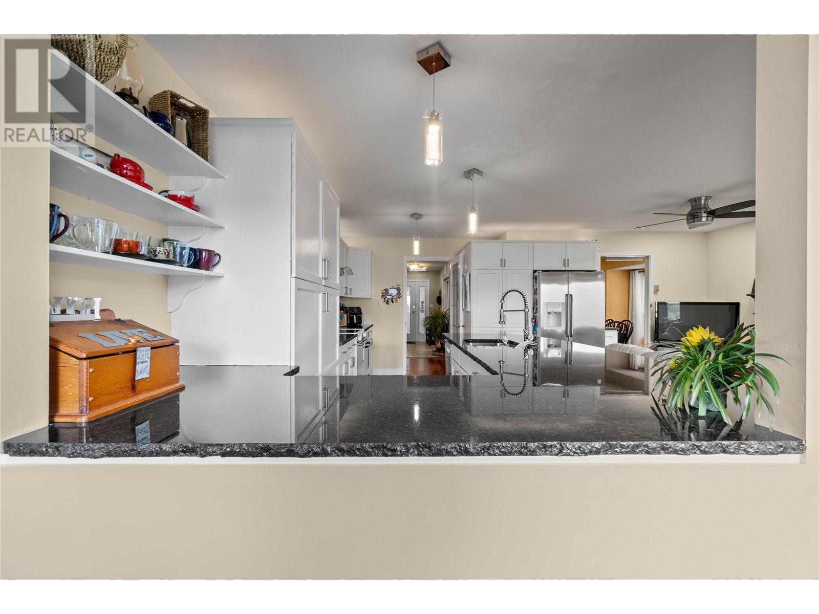 2847 Walsh Road, Sorrento, BC - Indoor Photo Showing Other Room