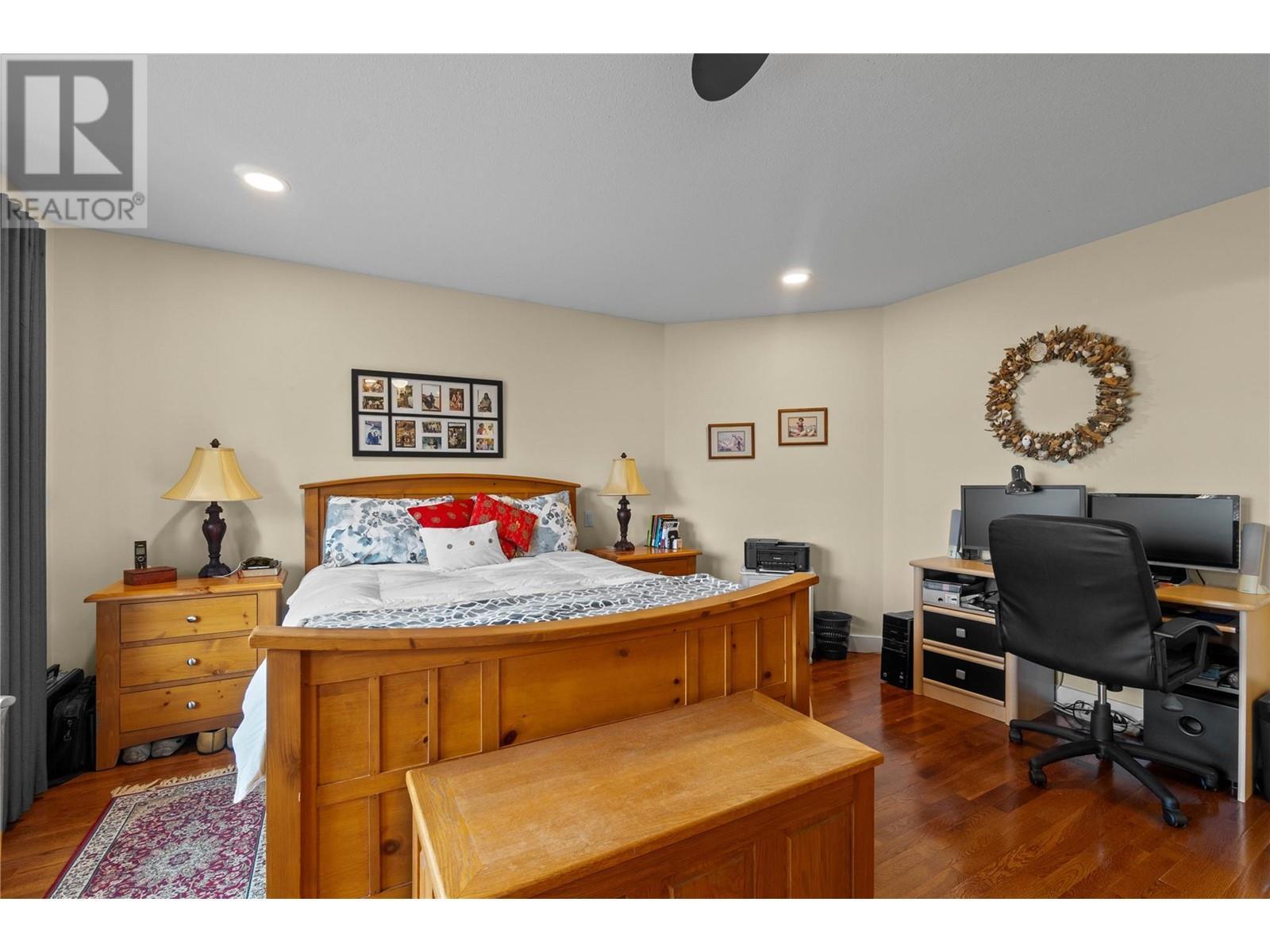 2847 Walsh Road, Sorrento, BC - Indoor Photo Showing Bedroom