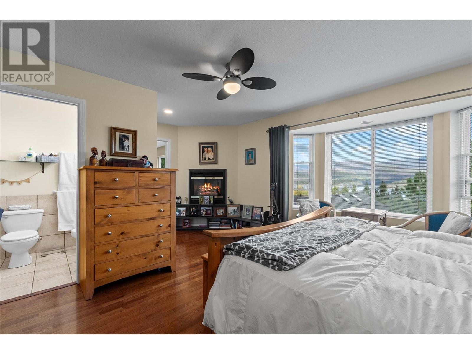 2847 Walsh Road, Sorrento, BC - Indoor Photo Showing Bedroom