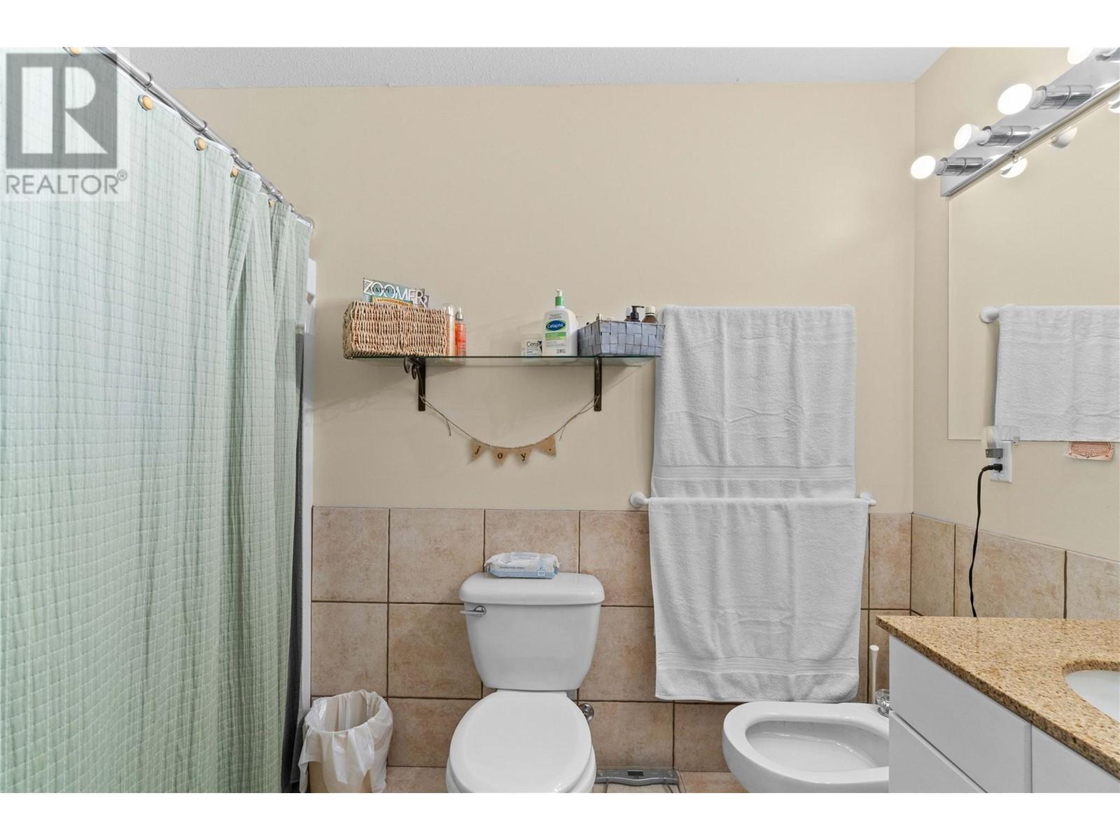 2847 Walsh Road, Sorrento, BC - Indoor Photo Showing Bathroom