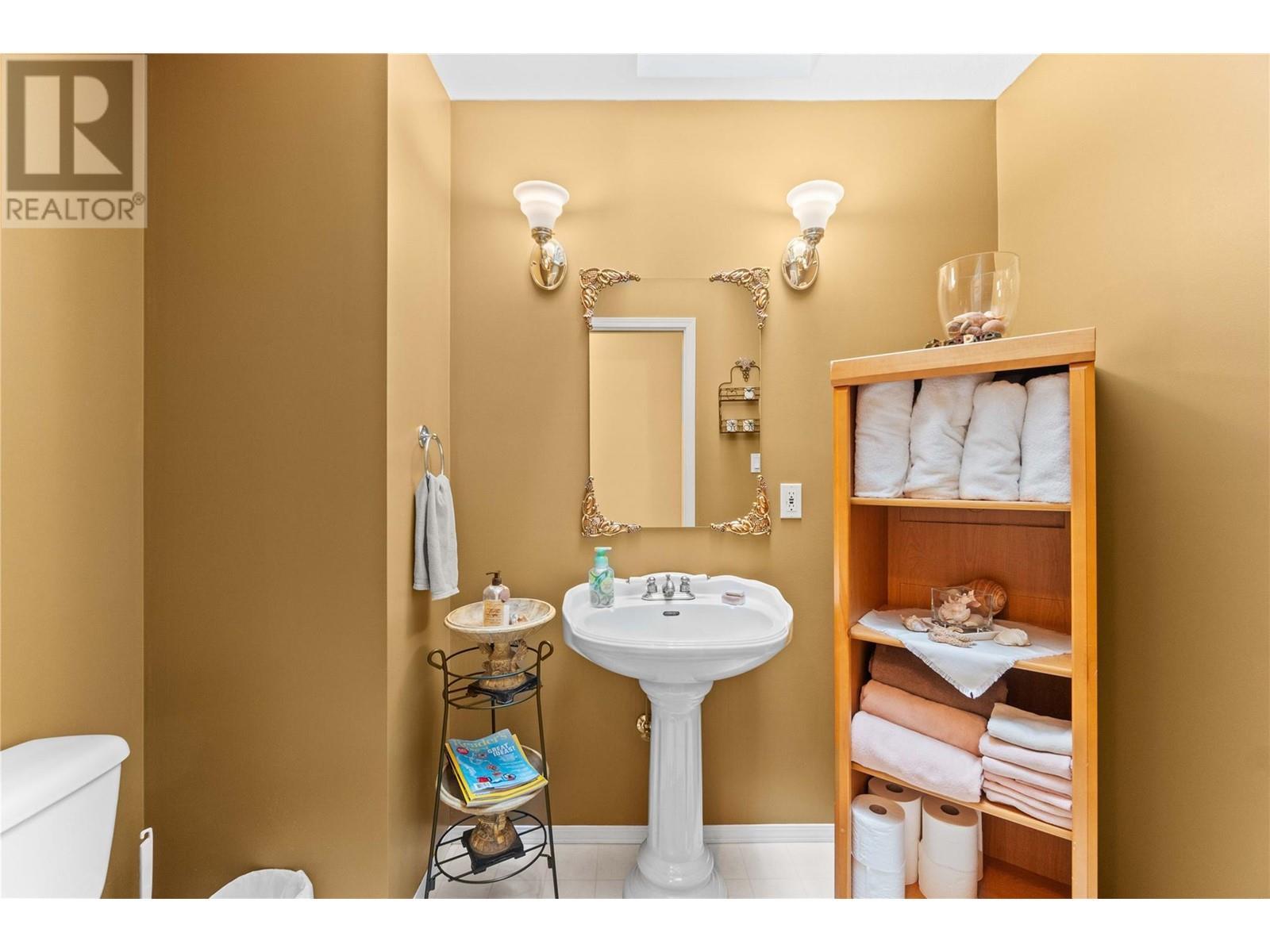 2847 Walsh Road, Sorrento, BC - Indoor Photo Showing Bathroom