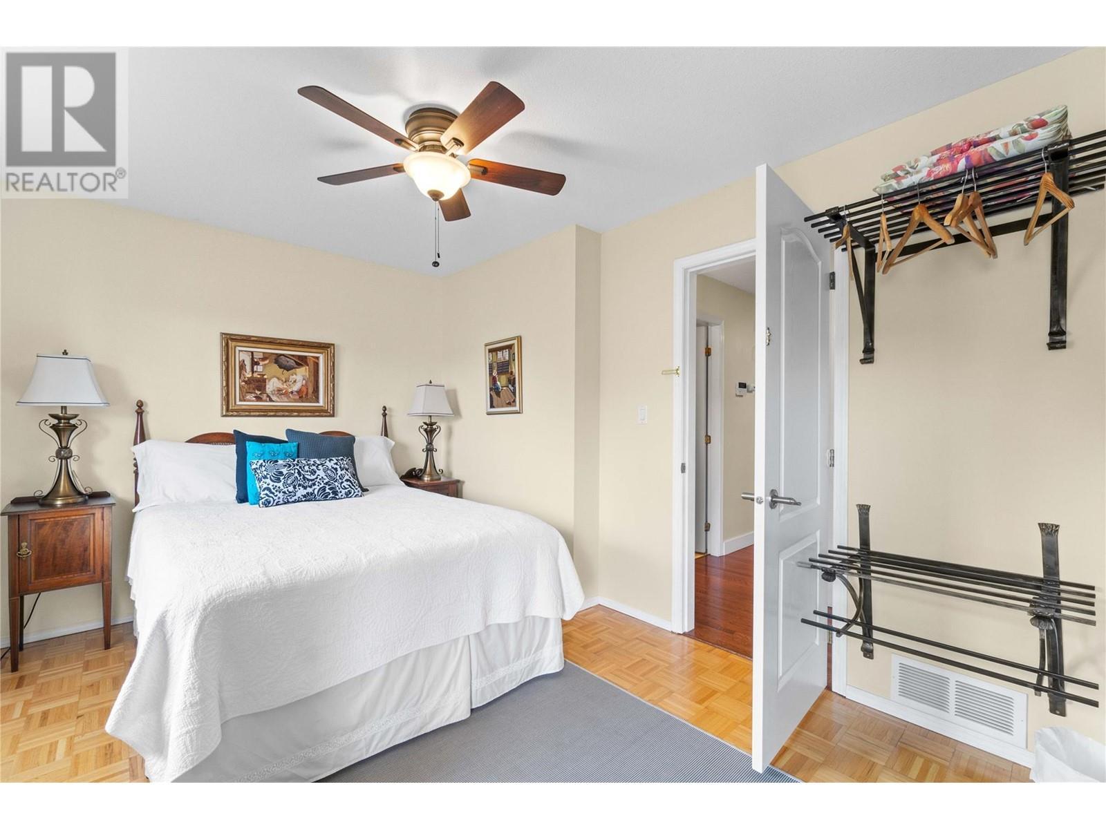 2847 Walsh Road, Sorrento, BC - Indoor Photo Showing Bedroom