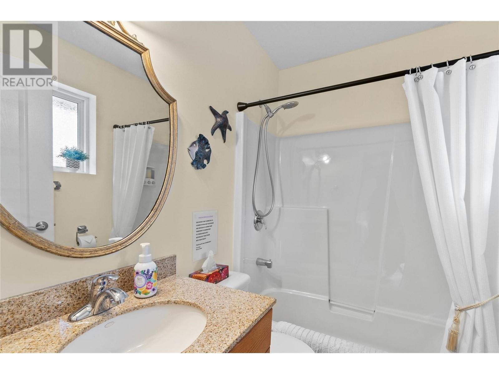 2847 Walsh Road, Sorrento, BC - Indoor Photo Showing Bathroom