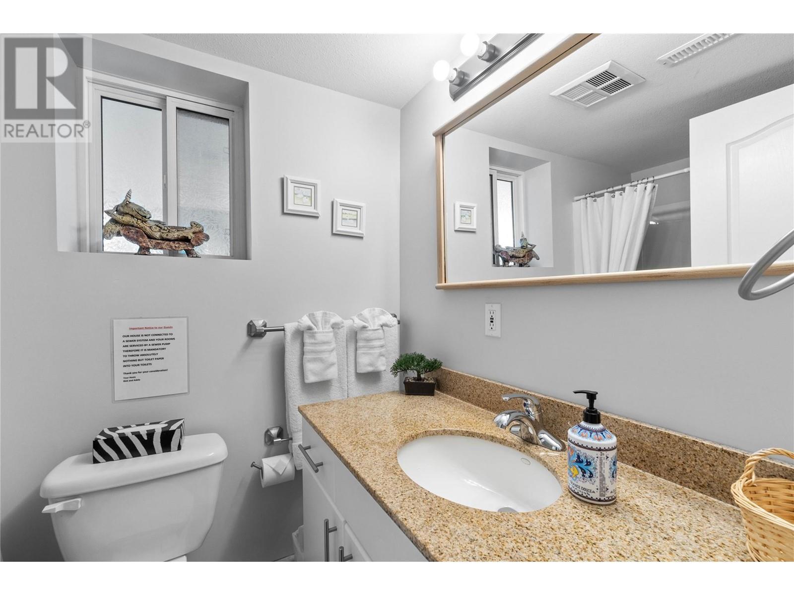 2847 Walsh Road, Sorrento, BC - Indoor Photo Showing Bathroom