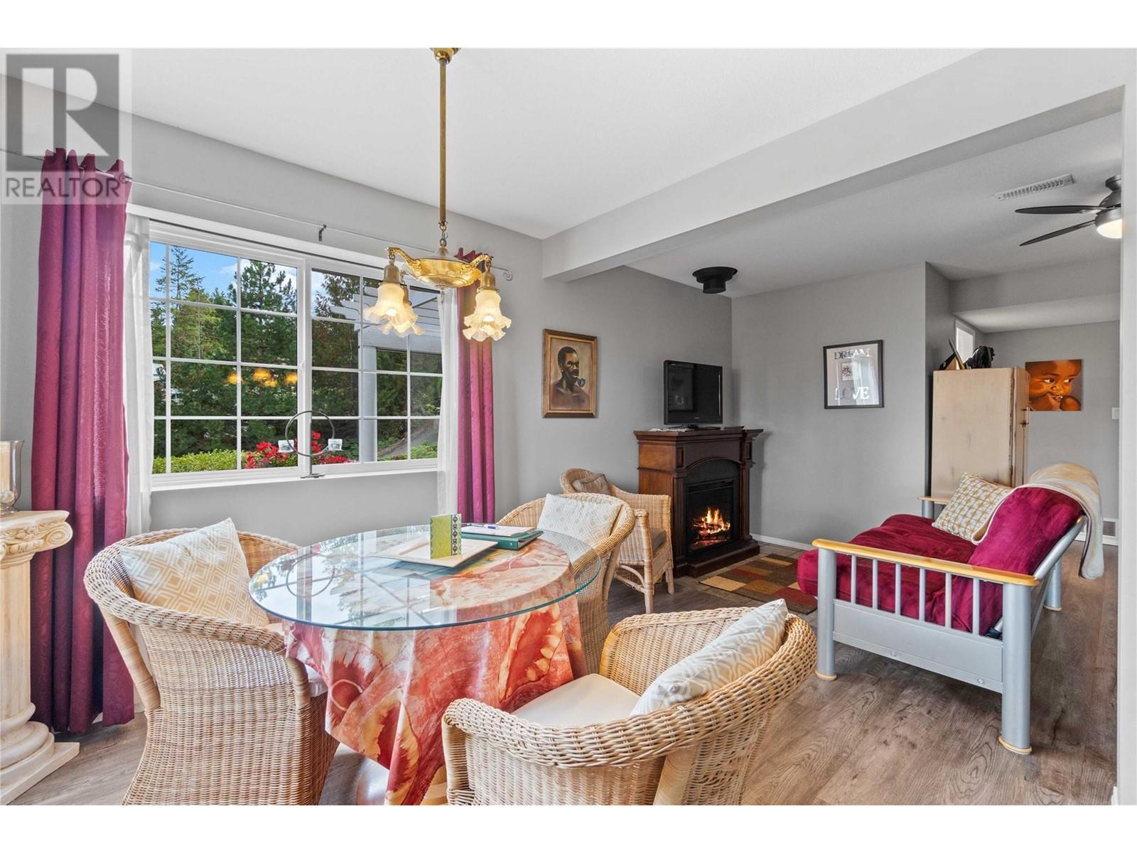 2847 Walsh Road, Sorrento, BC - Indoor With Fireplace