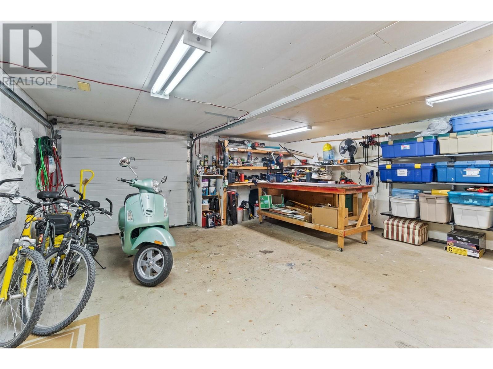 2847 Walsh Road, Sorrento, BC - Indoor Photo Showing Garage